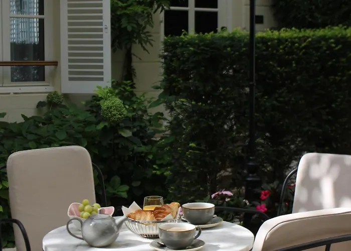 Hotel Lord Byron Parijs